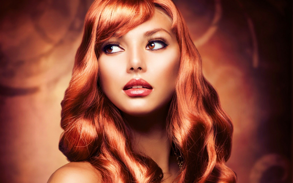 Кареглазая шатенка