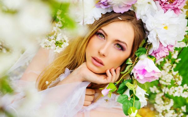 Девушка в цветах