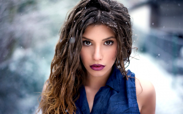 Кареглазая девушка