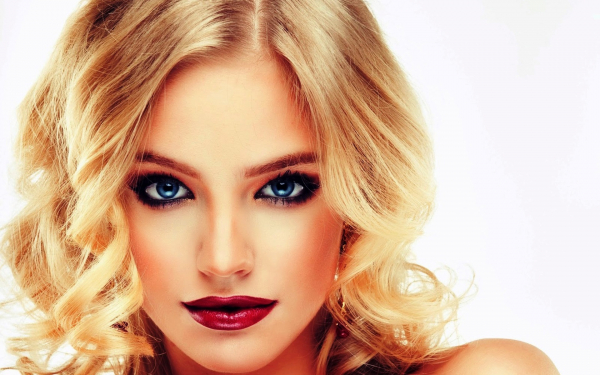 Синеглазая блондинка