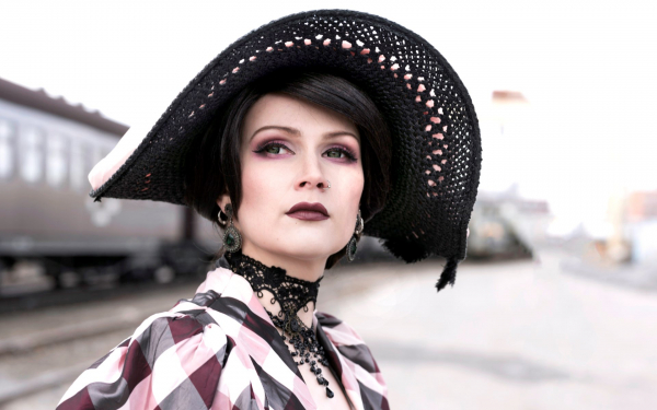 Девушка в шляпе