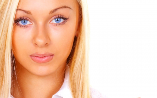 Голубоглазая блондинка