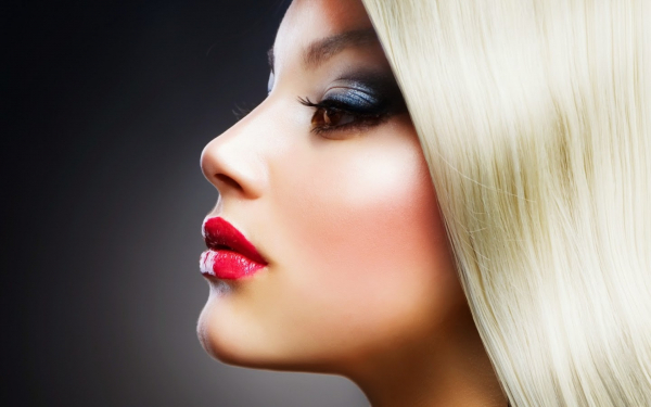 Блондинка в профиль