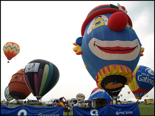 клоун из воздушных шаров. воздушный шар клоун. клоун из шаров. маски клоуна для детей. самые необычные воздушные шары.