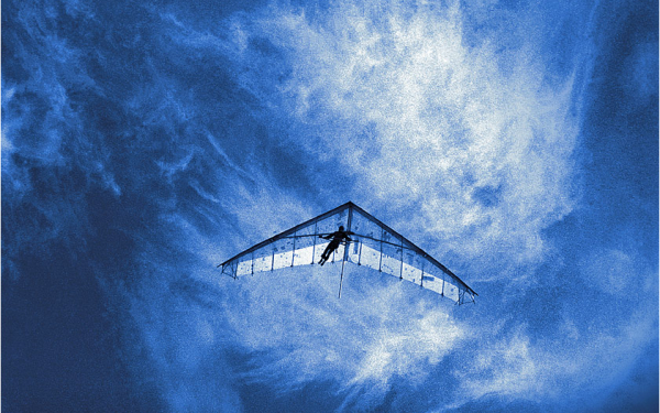 Дельтаплан в небе