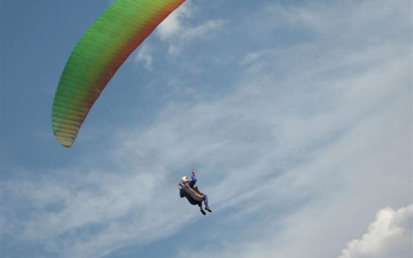 Параплан в небе