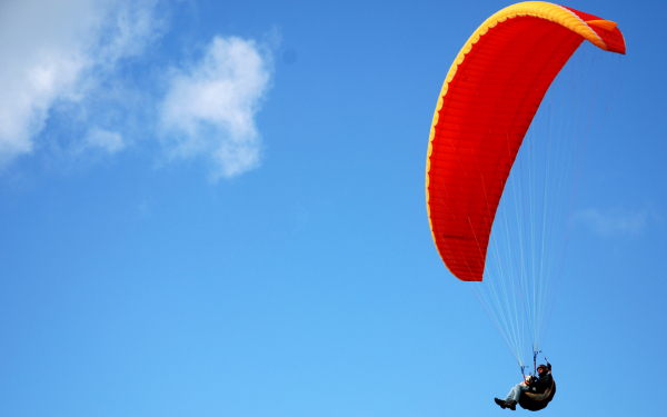 Параплан в воздухе
