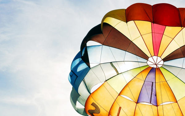 Разноцветный парашют