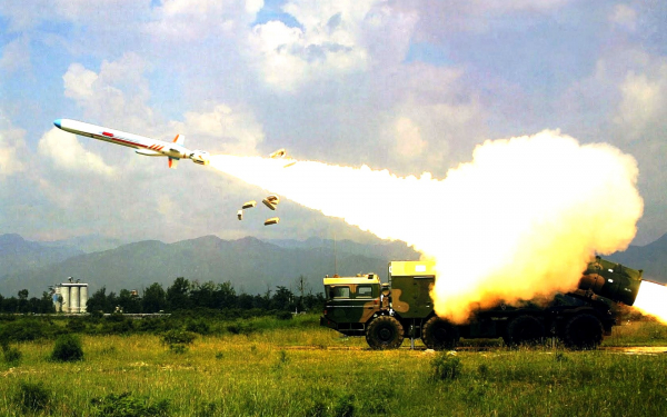 Пуск крылатой ракеты Яхонт с ракетной установки