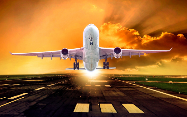 Аэробус над взлетной полосой