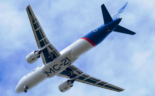 МС-21 вид снизу