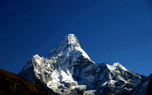 Горная вершина Ама-Даблам 6814 м