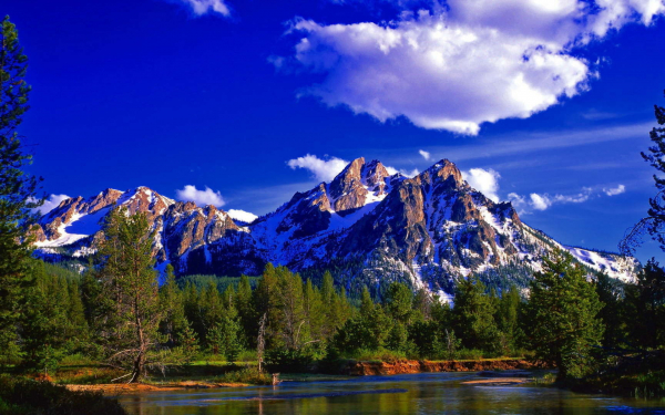 Река лес горы облака