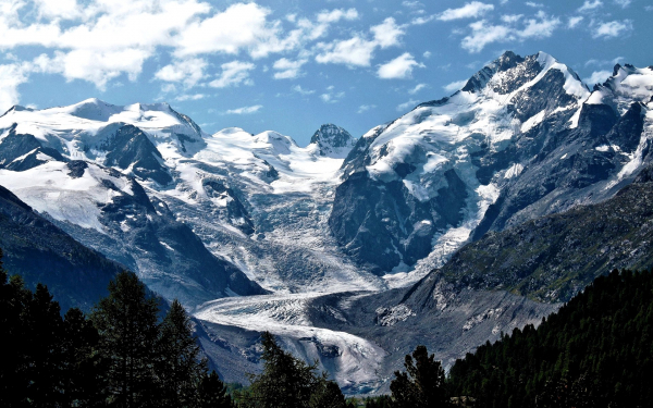 Снежные вершины гор