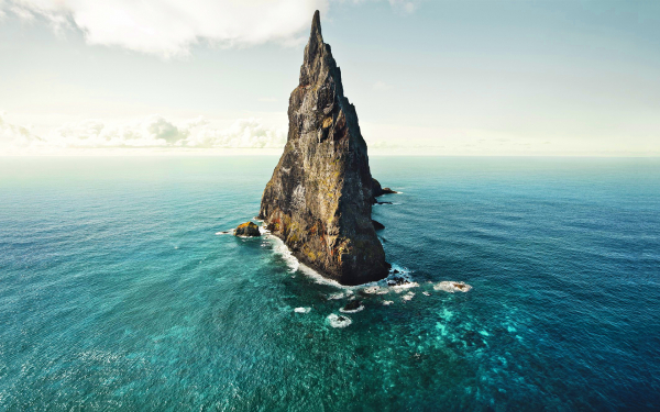 Пирамида Болла - самый высокий вулканический остров