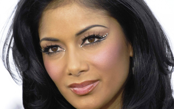 Певица Николь Шерзингер