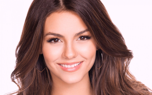 Виктория Джастис