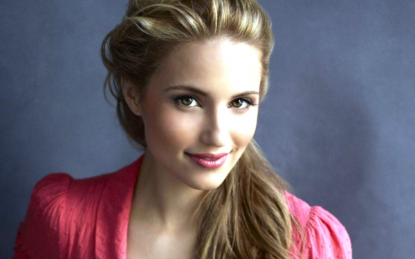 Дианна Агрон — американская актриса и певица.