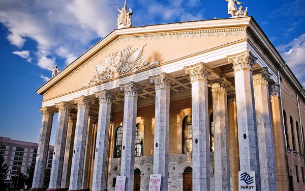 Театр оперы и балета в Бишкеке