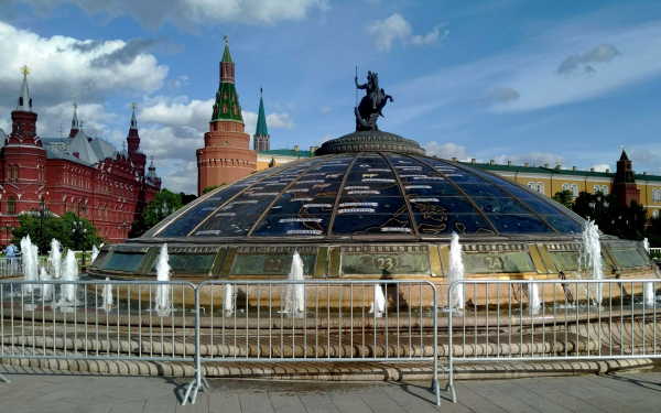 Памятник Георгию Победоносцу на Манежной площади