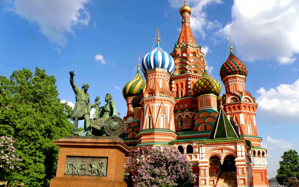 Храм Василия Блаженного и памятник Минину и Пожарскому
