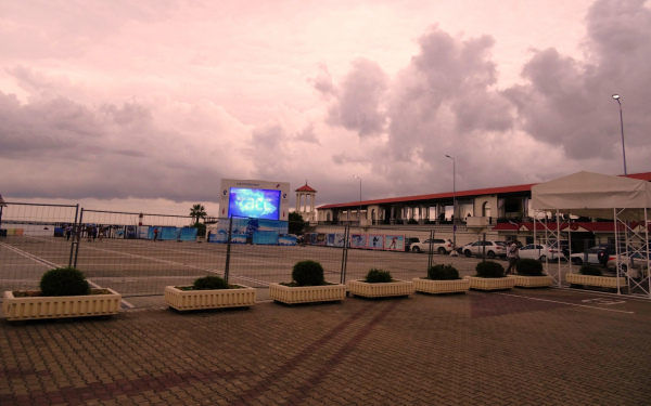 Набережная у морского вокзала в Сочи