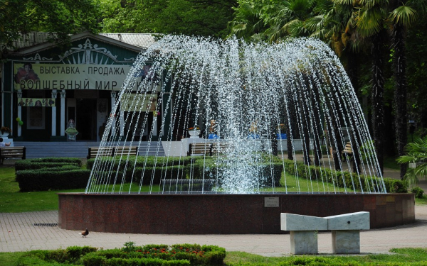 Фонтан в парке Ривьера в Сочи