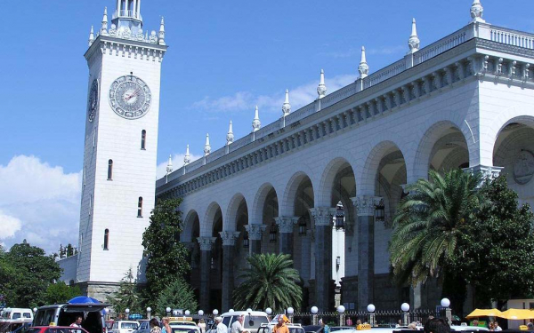 Железнодорожный вокзал города Сочи