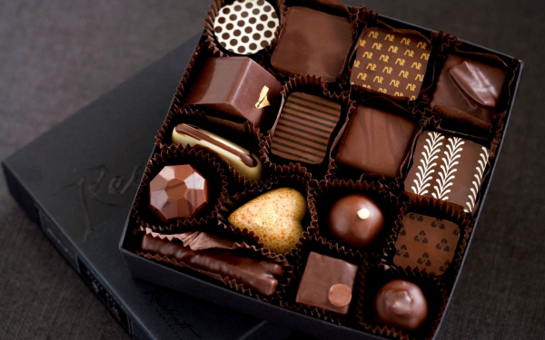 Шоколадные конфеты в коробке