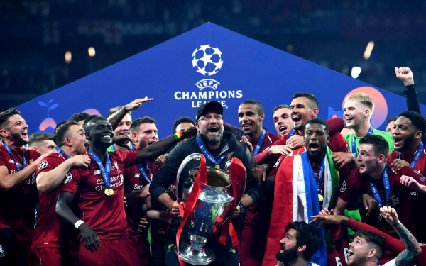Ливерпуль с Кубком Лиги Чемпионов