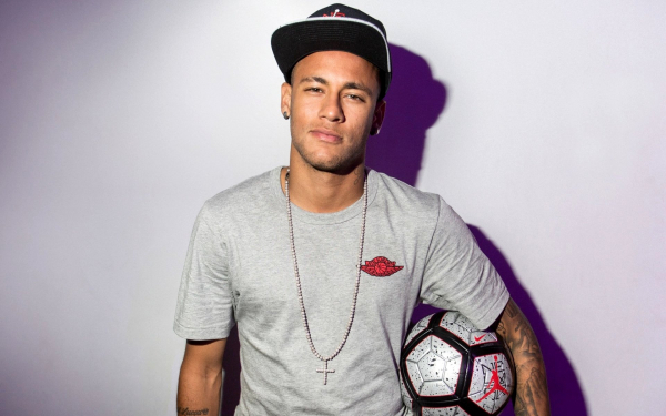 Неймар с мячом