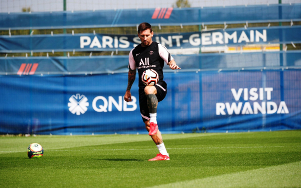 Лионель Месси на тренировке в Париже