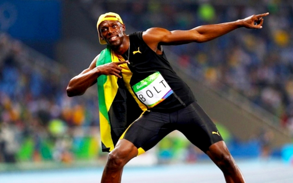 Усэйн Болт выиграл золотую олимпийскую медаль в беге на 100 метров