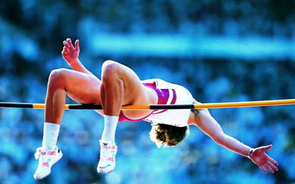 Прыжки в высоту. Полет над планкой