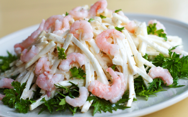 Салат из сельдерея с креветками
