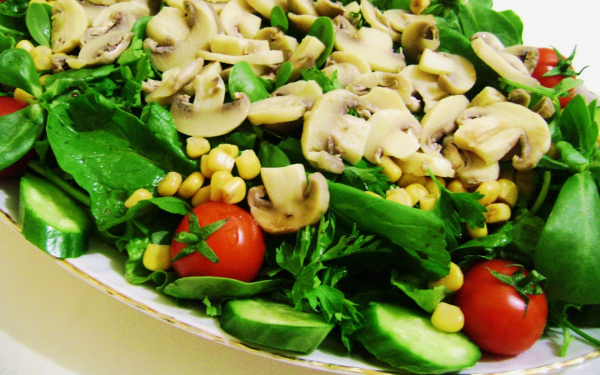 Овощной салат с грибами