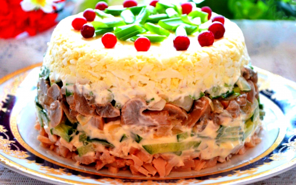 Слоеный салат с грибами