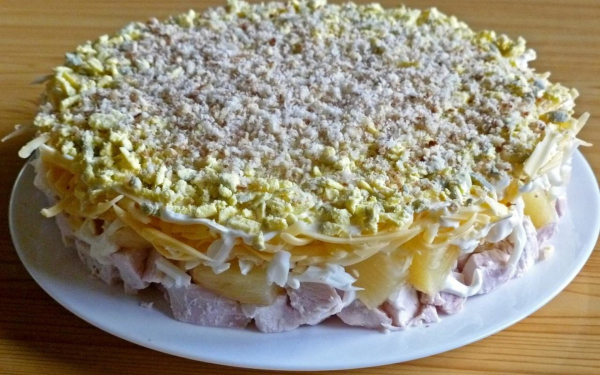 Слоеный салат с курицей