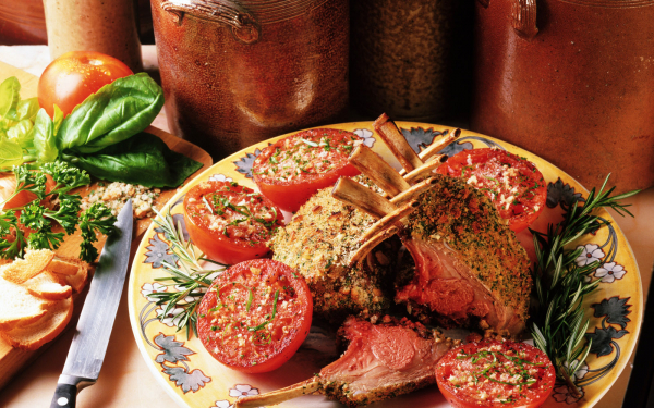 Запеченная баранина с помидорами