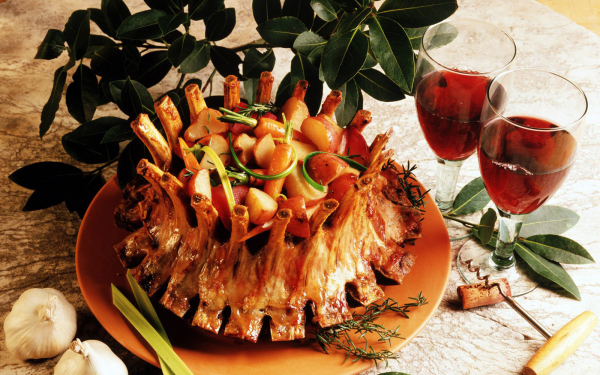 Мясо на косточках с овощами