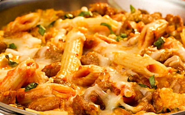 Макароны с мясом и сыром