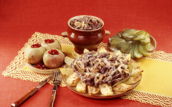 Тушеное мясо с картошкой