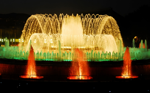 Фонтан Монжуик в Барселоне