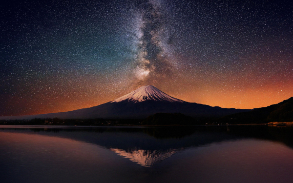 Млечный путь над горой Фудзи