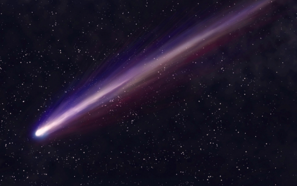 Длинный хвост кометы на звездном небе