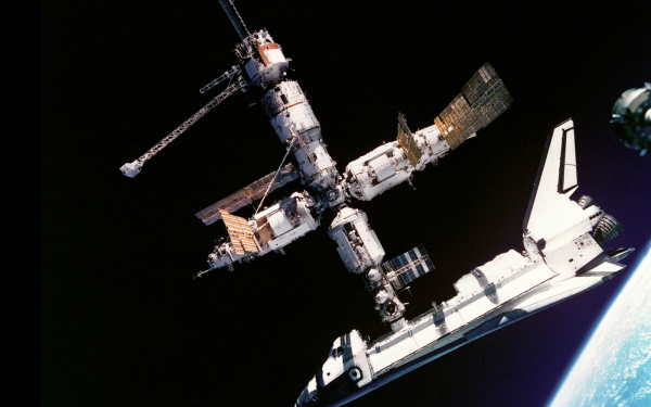 Шатл в космосе