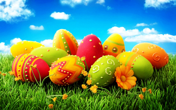 Пасхальые яйца на поляне