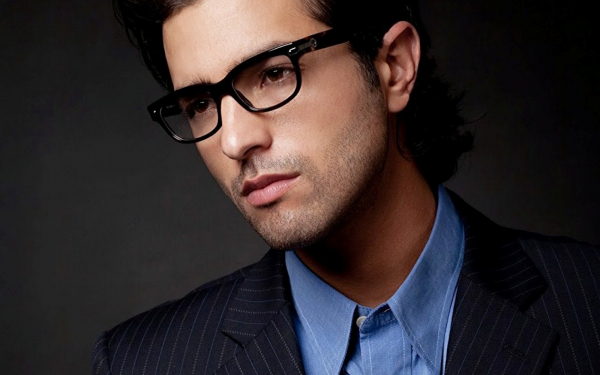 Грустный мужчина