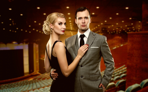 Мужчина и красивая женщина