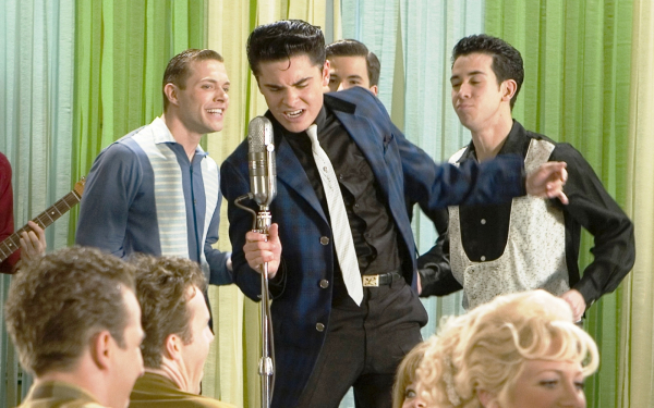 Мужчины на вечеринке